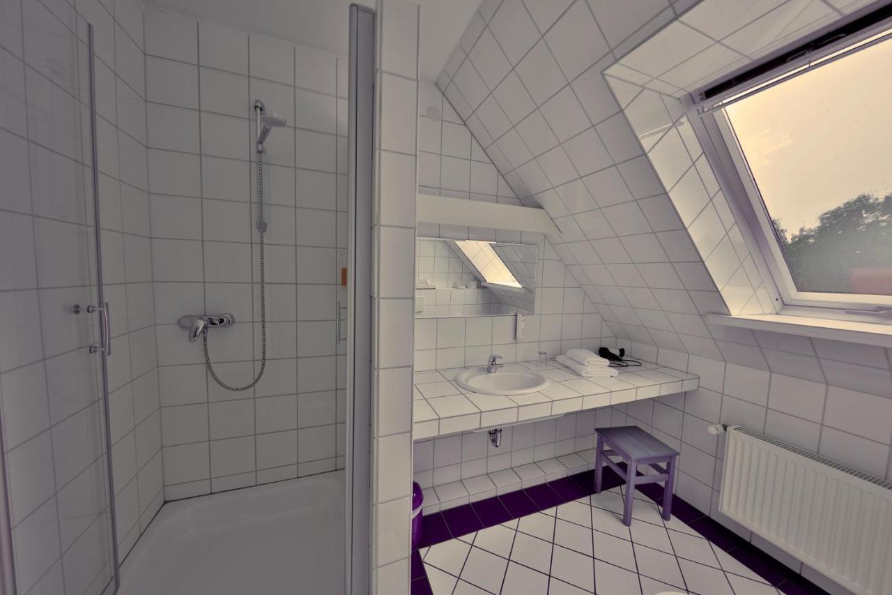 Single Room with Bathroom,1260388522:JPEG
